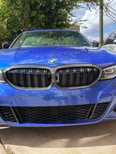 Load image into Gallery viewer, BMW G20 3 Series Carbon Fiber Front Grill Replacement (PRE LCI)
