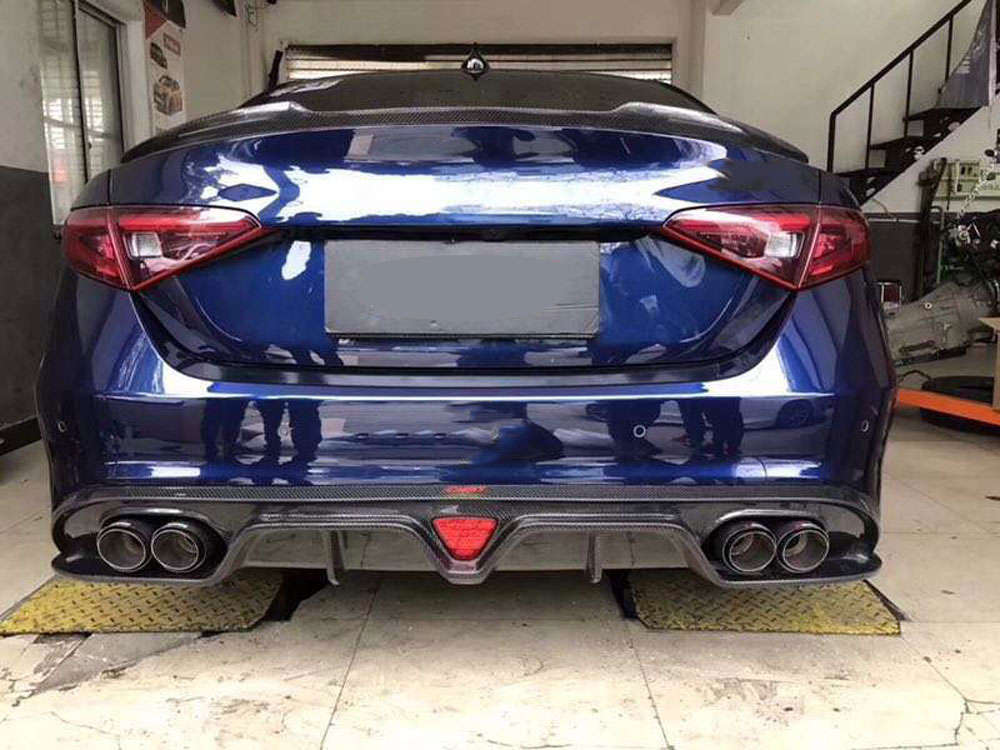 Alfa Romeo Giulia Base Model Aggressive Style Carbon Fiber Diffuser W/ Rain Light