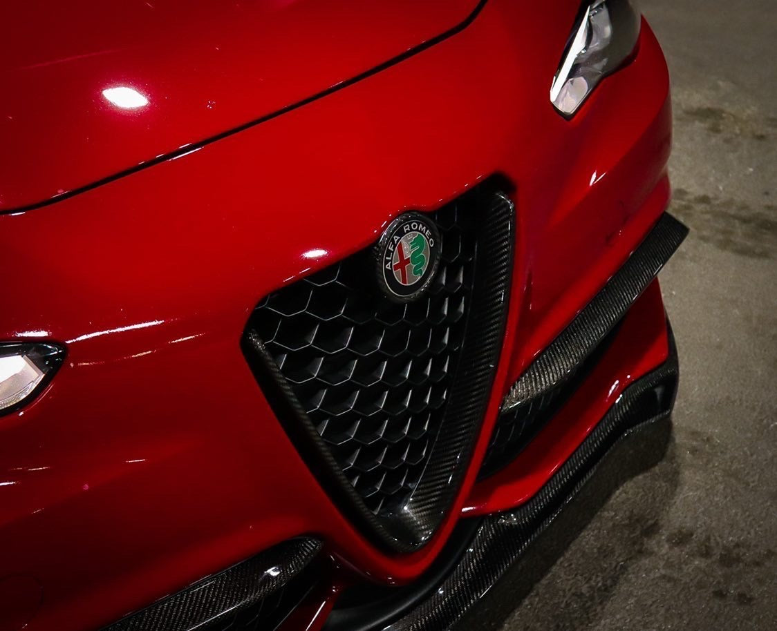 Alfa Romeo Giulia Carbon Fiber V-Grill