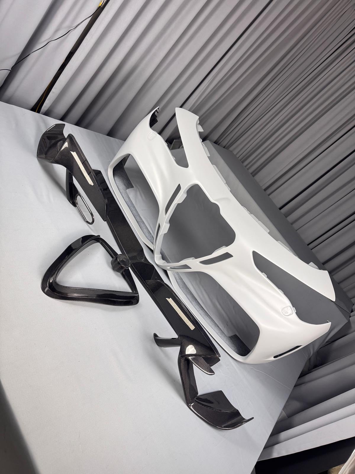 Alfa Romeo Stelvio GTAm Style (Half Carbon / Full Carbon) Front End Kit