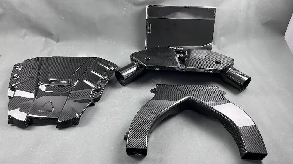 Alfa Romeo Giulia & Stelvio Quadrifoglio Carbon Fiber Intake / Engine Cover Kit