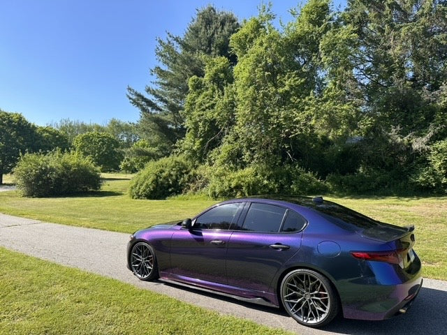 Alfa Romeo Giulia Aggressive Style Carbon Fiber Side skirts