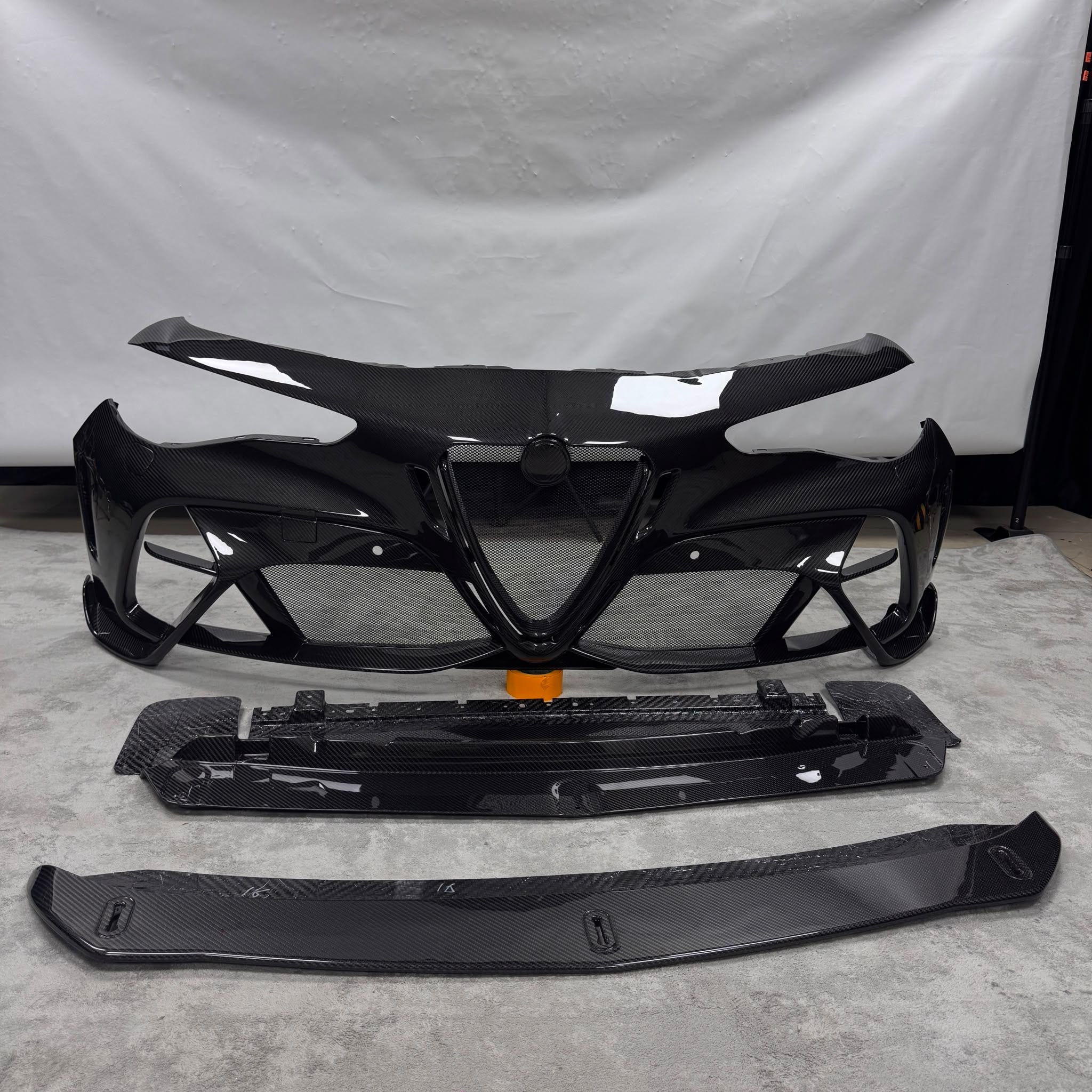 Alfa Romeo Giulia Quadrifoglio GTAm Front Bumper & Fender Kit