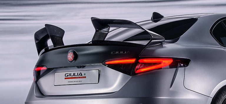 Alfa Romeo Giulia Carbon Fiber Luna Rosso Style Spoiler