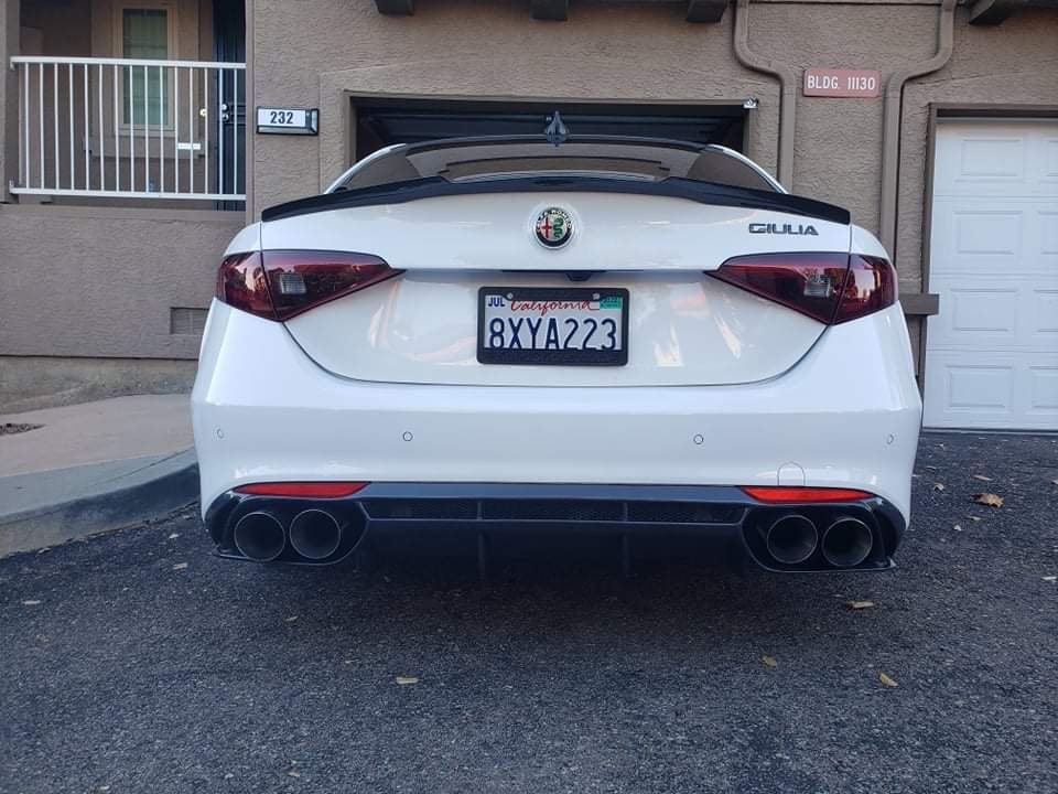 Alfa Romeo Giulia Base Model QV Style Carbon Fiber Diffuser